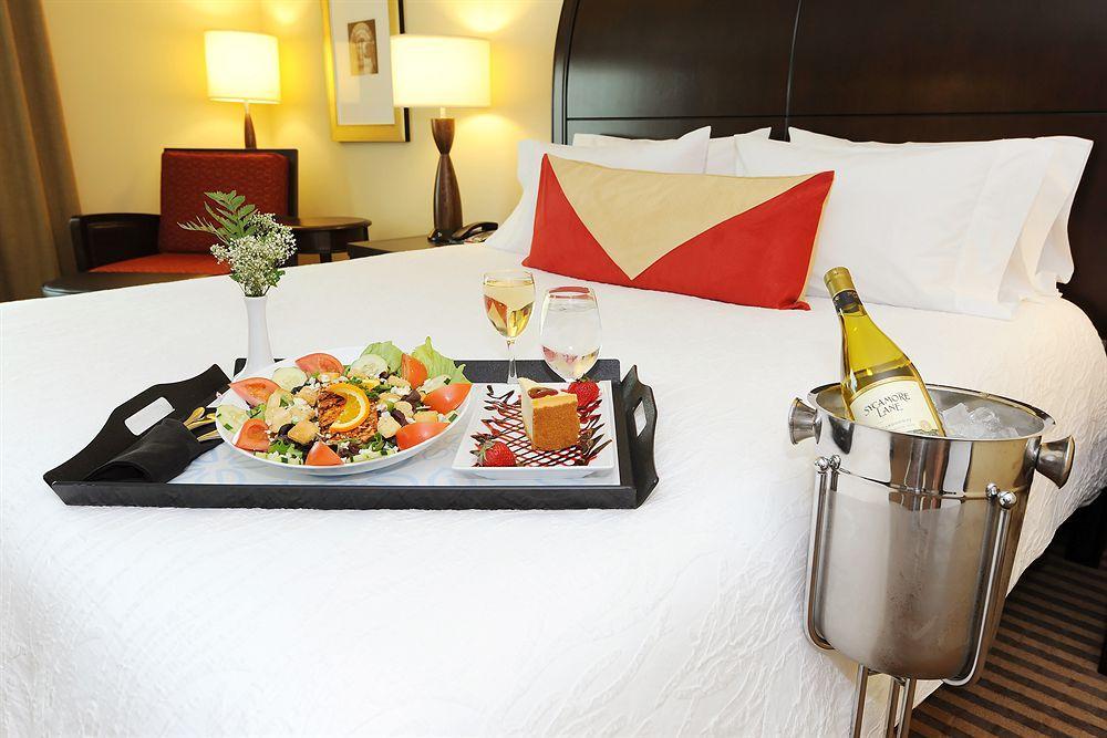 Hilton Garden Inn Columbia/Northeast Экстерьер фото